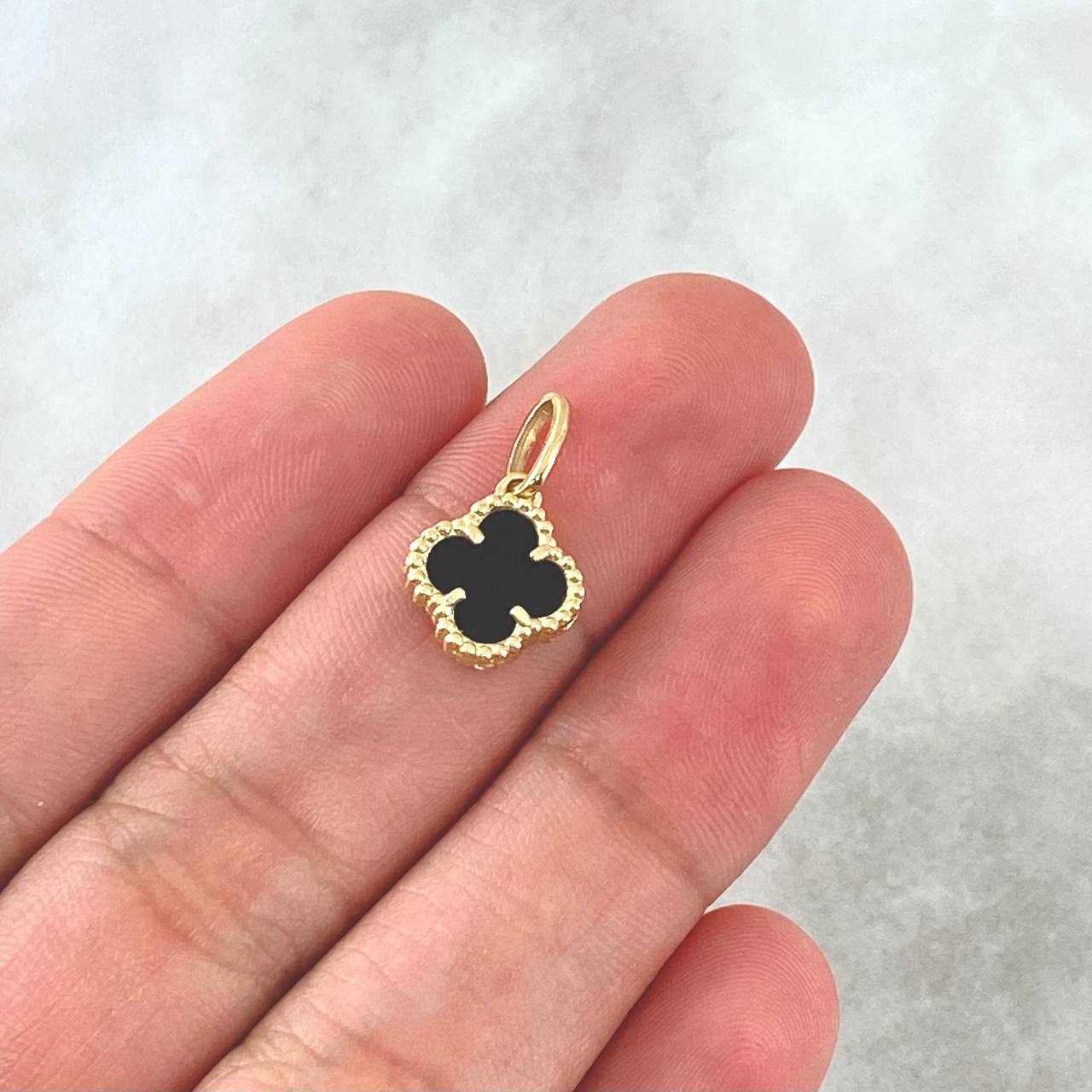 Pendant Trebol VCyA 1.55gr / 1.9cm / Black Onyx Dotted 18K Yellow Gold