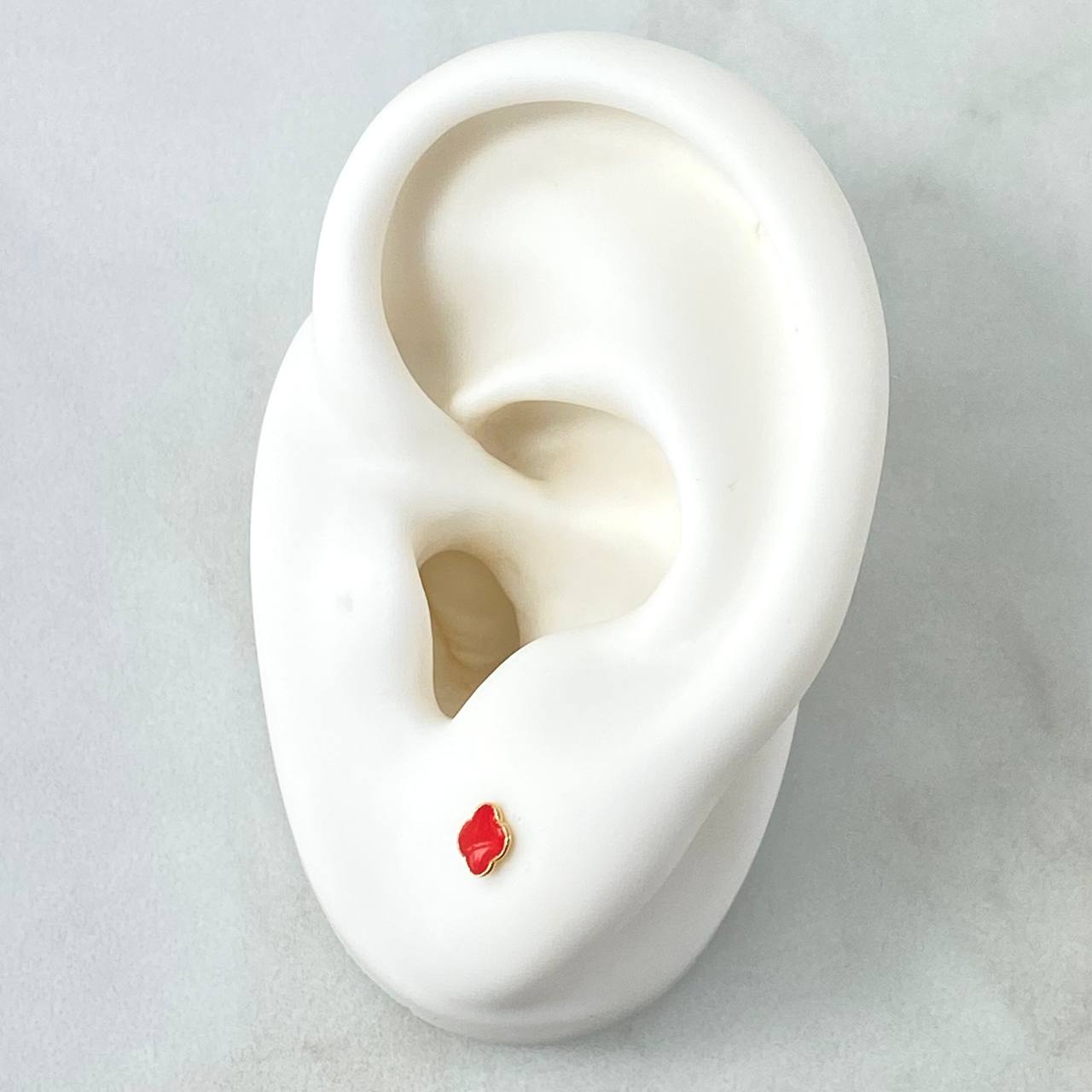 Stud Earrings Clover 0.55gr / 4mm Dotted Edge Red Resin 18K Yellow Gold