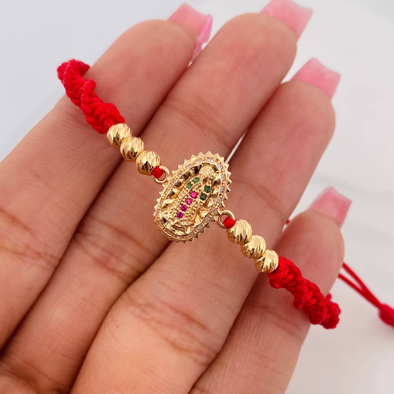 Pulsera Tejida Roja Virgen Guadalupe Bolas Diamantadas Oro Amarillo 18K