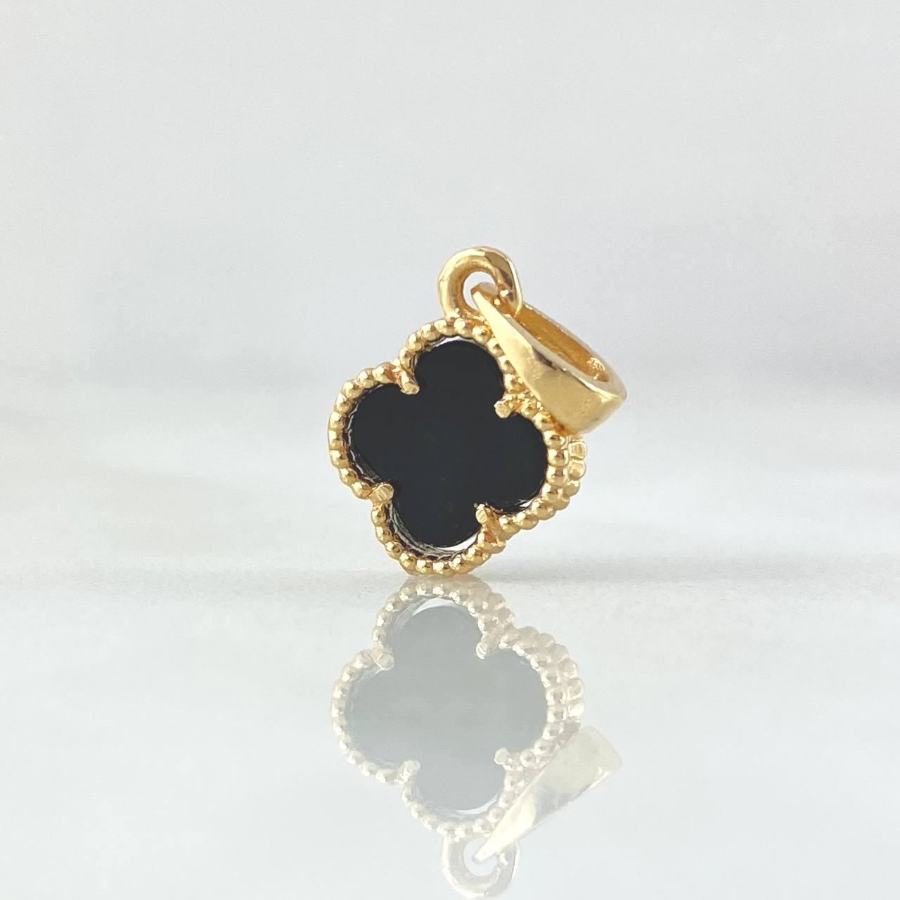 Dije Trebol VCyA 1.25gr / 1.5cm / Onix Negro Punteado Oro Amarillo 18K ©