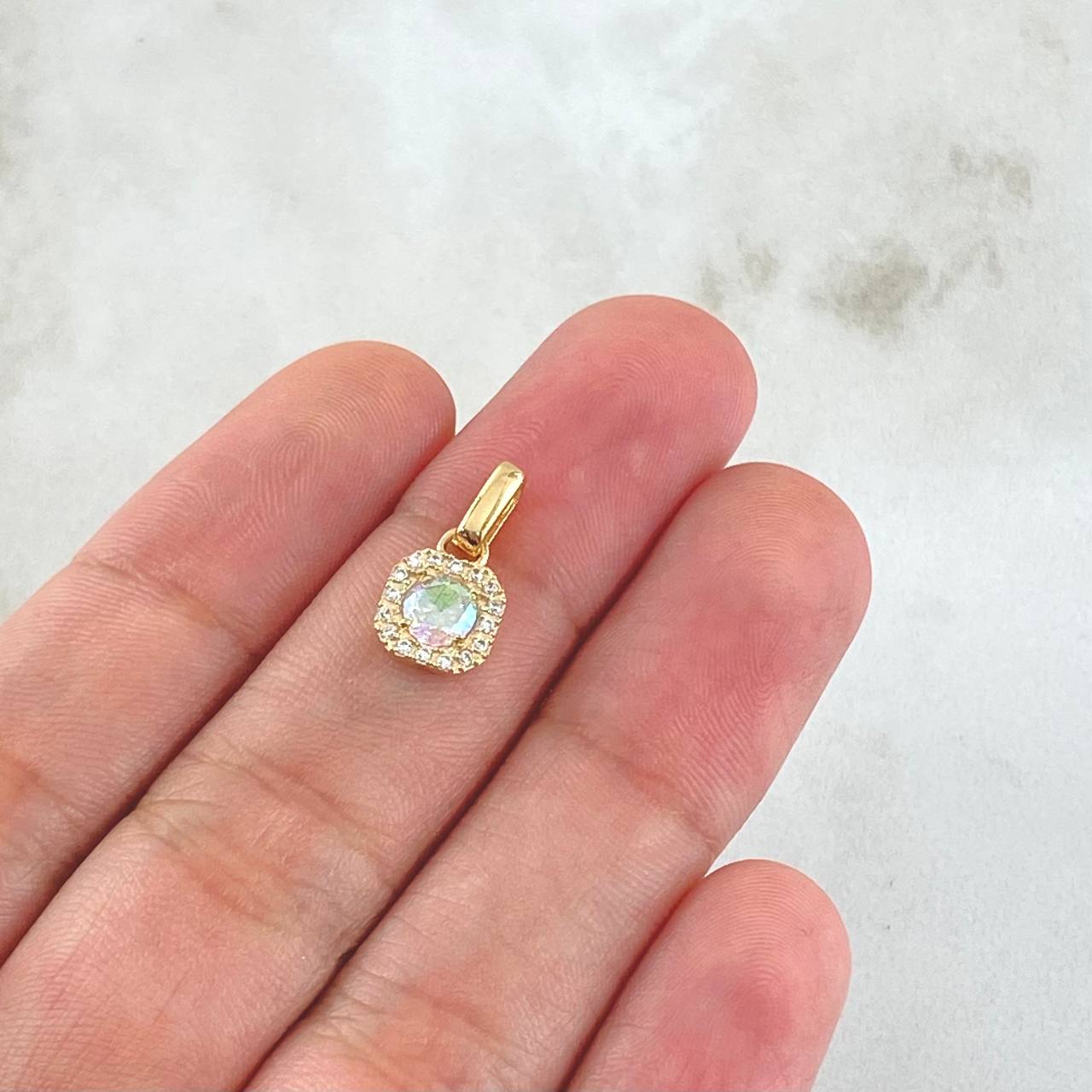 Pendant Square Halo 1.15gr / 2cm / White Zircons - Yellow Gold 18K Iridescent