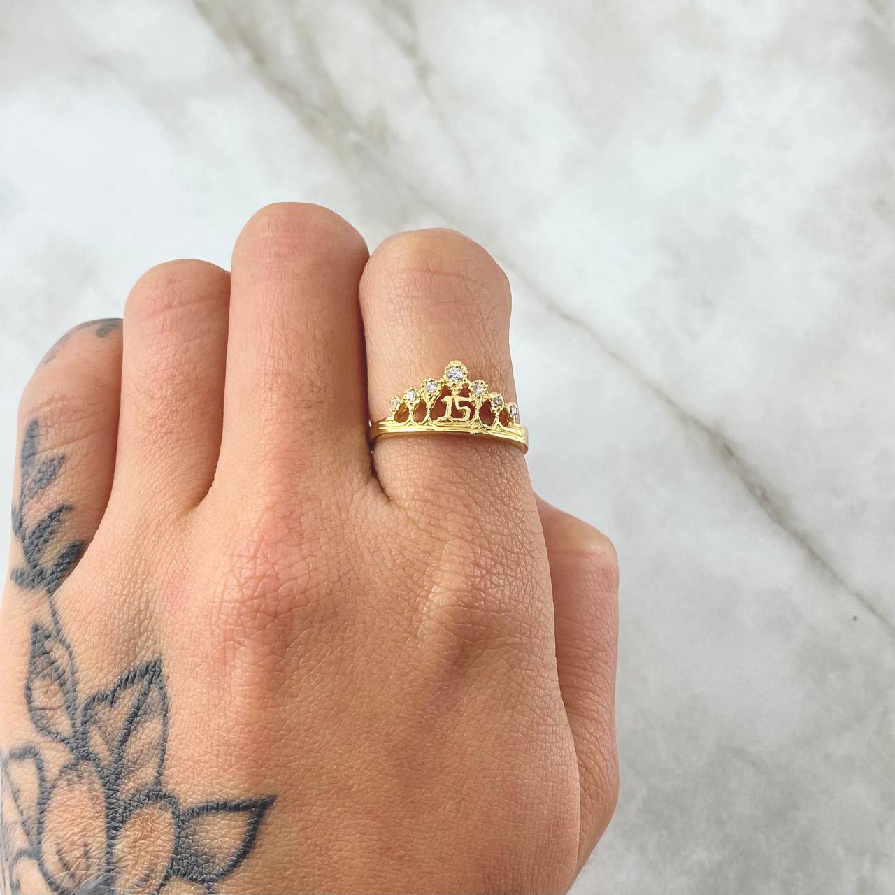 15s Ring Crown 2.4gr / T7 1/4 / White Zircons 18K Yellow Gold