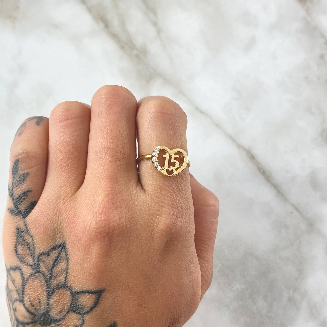 Ring 15s Heart 2.3gr / Size 7 1/2 / White Zircons 18K Yellow Gold