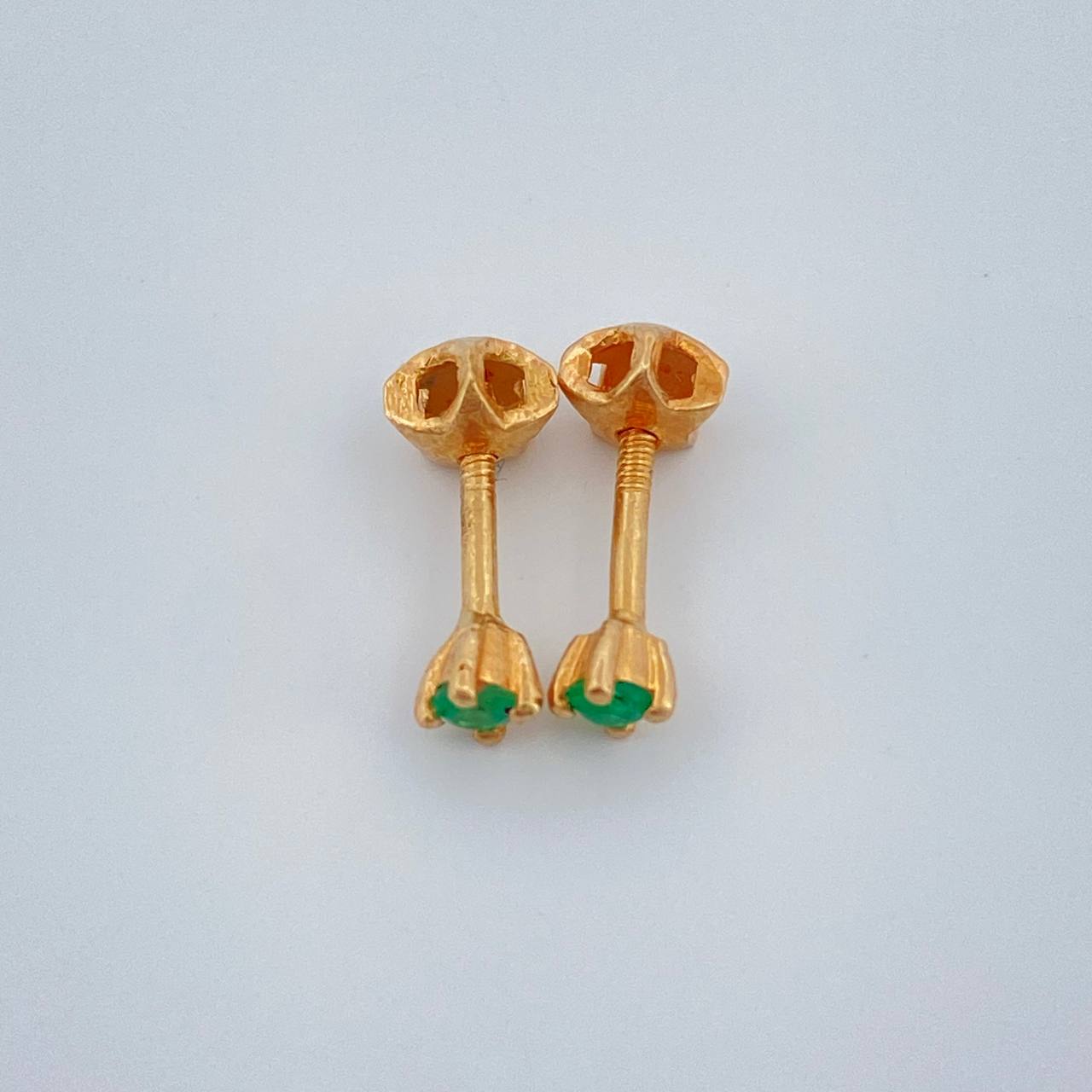 Topos Cuatro Garras 0.8gr / Oro Amarillo 18K $