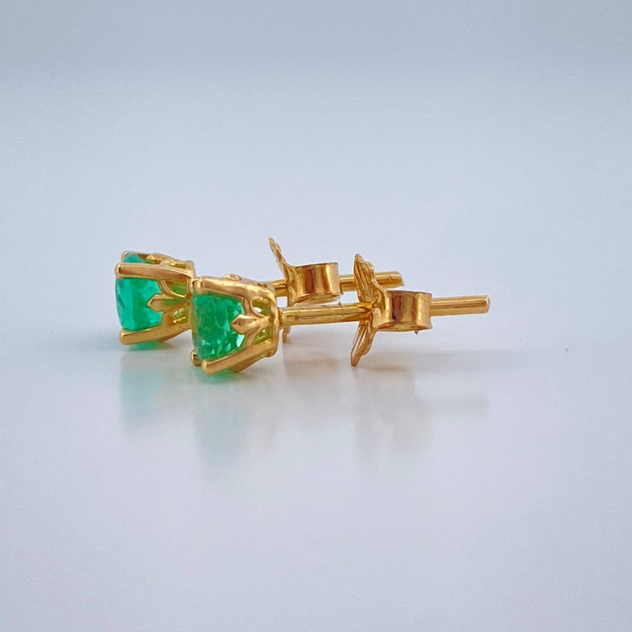 Topos Cuatro Garras 1.05gr / Oro Amarillo 18K $