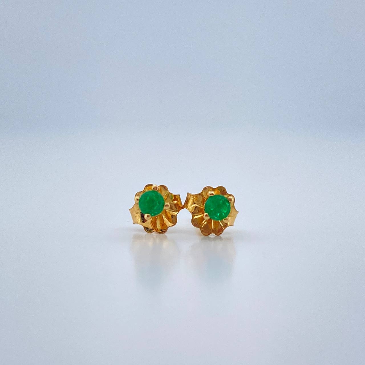 Topos Cuatro Garras 0.7gr / Oro Amarillo 18K $