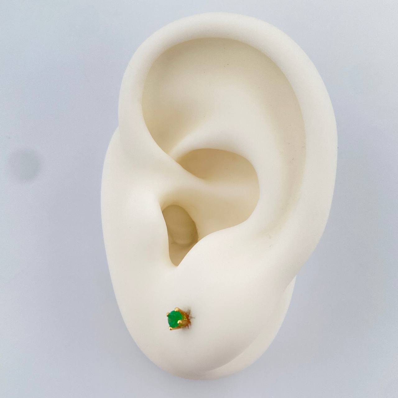 Topos Cuatro Garras 0.7gr / Oro Amarillo 18K $