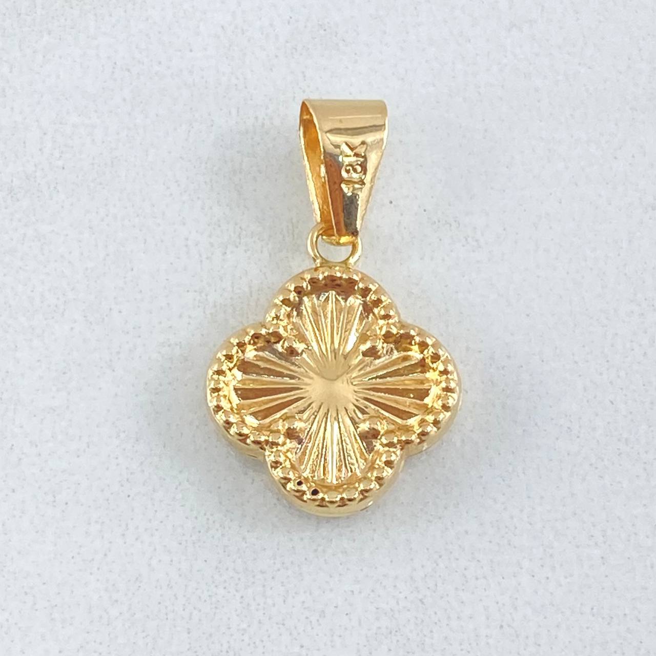 <i>Clasp</i> <i>Clover</i> 1gr / 2.4cm / <i>18K Gold</i>