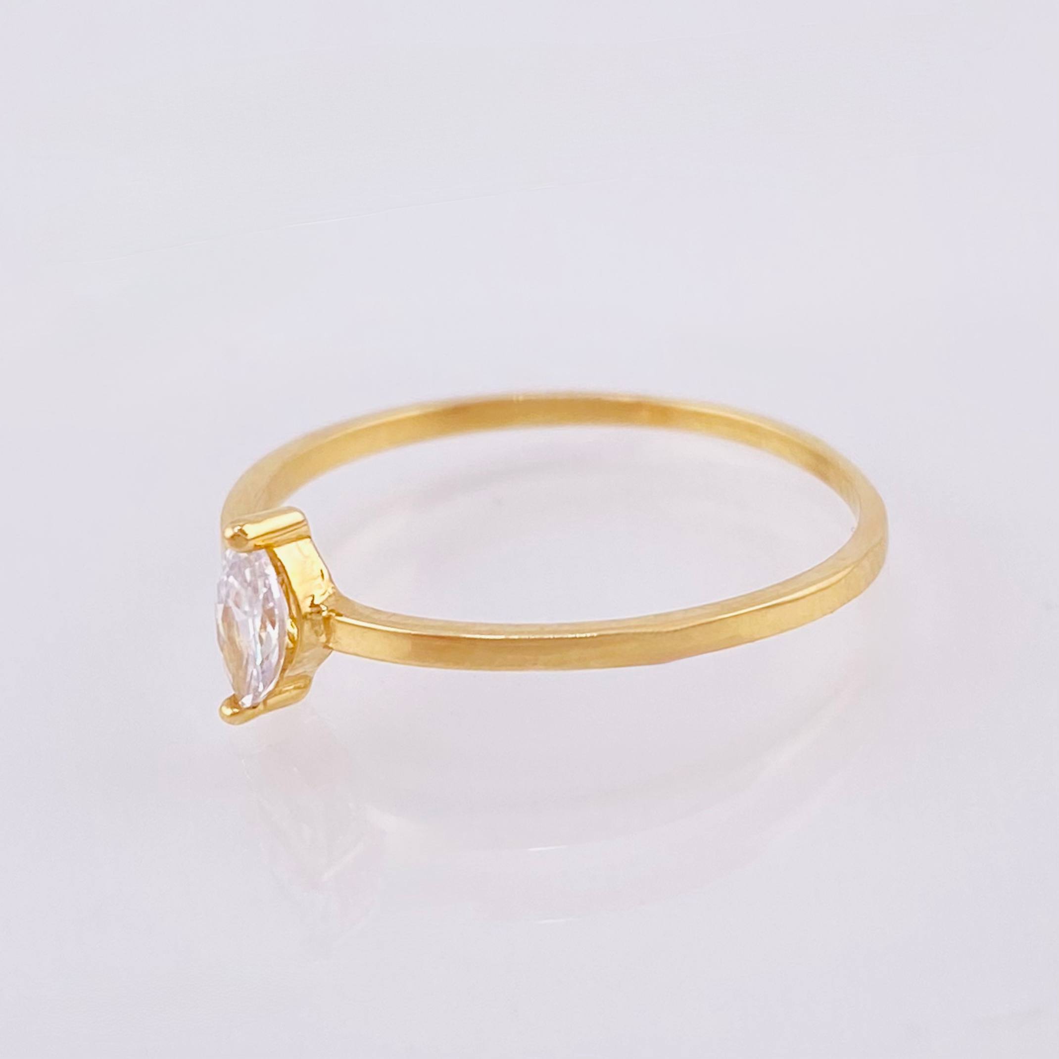 Anillo Solitario Gota 1.05gr / T7 / Oro Amarillo 18K *