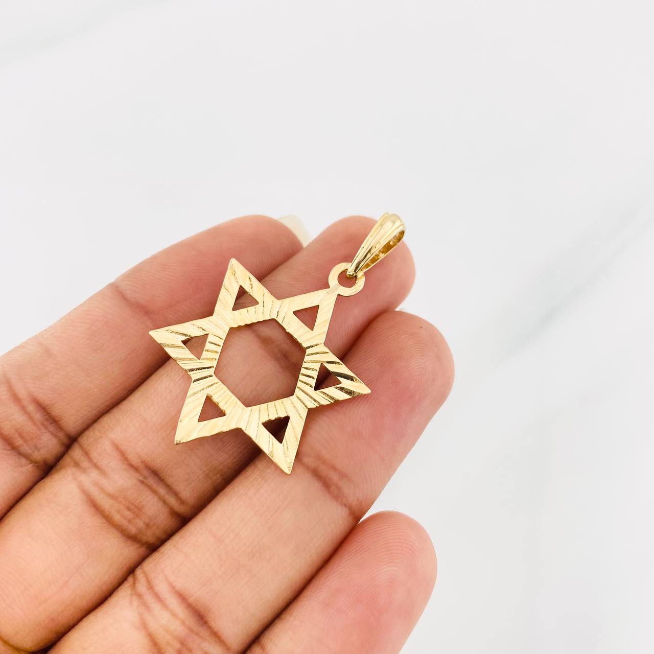 Dije Estrella de David 2.1g / 1 1/2 in Oro Amarillo 18K