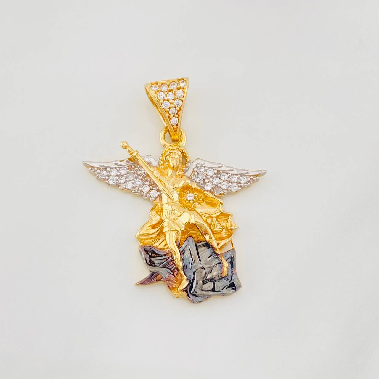 Pendant Saint Michael Archangel 4.3g / 1 1/4 in Three Golds 18K