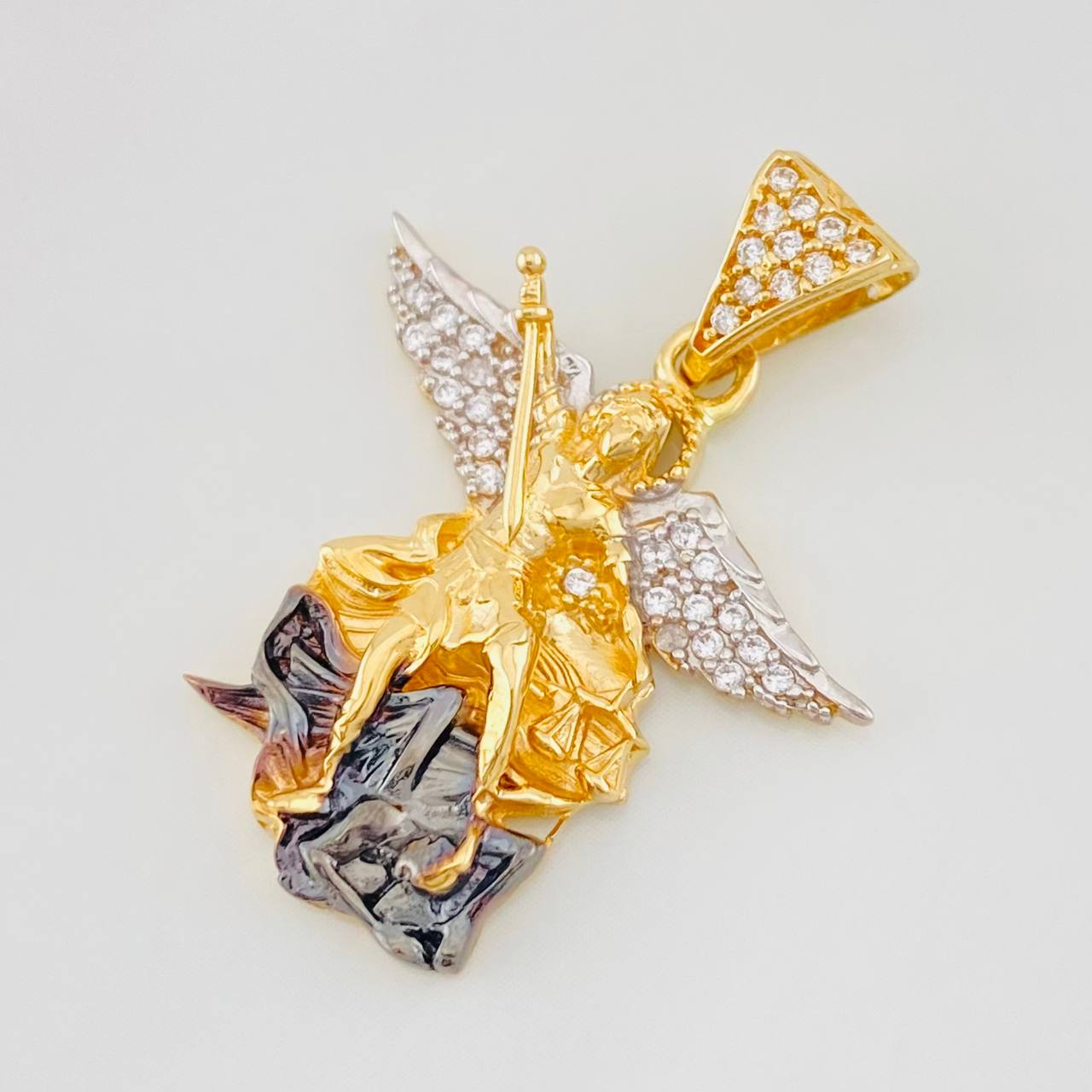 Pendant Saint Michael Archangel 4.3g / 1 1/4 in Three Golds 18K