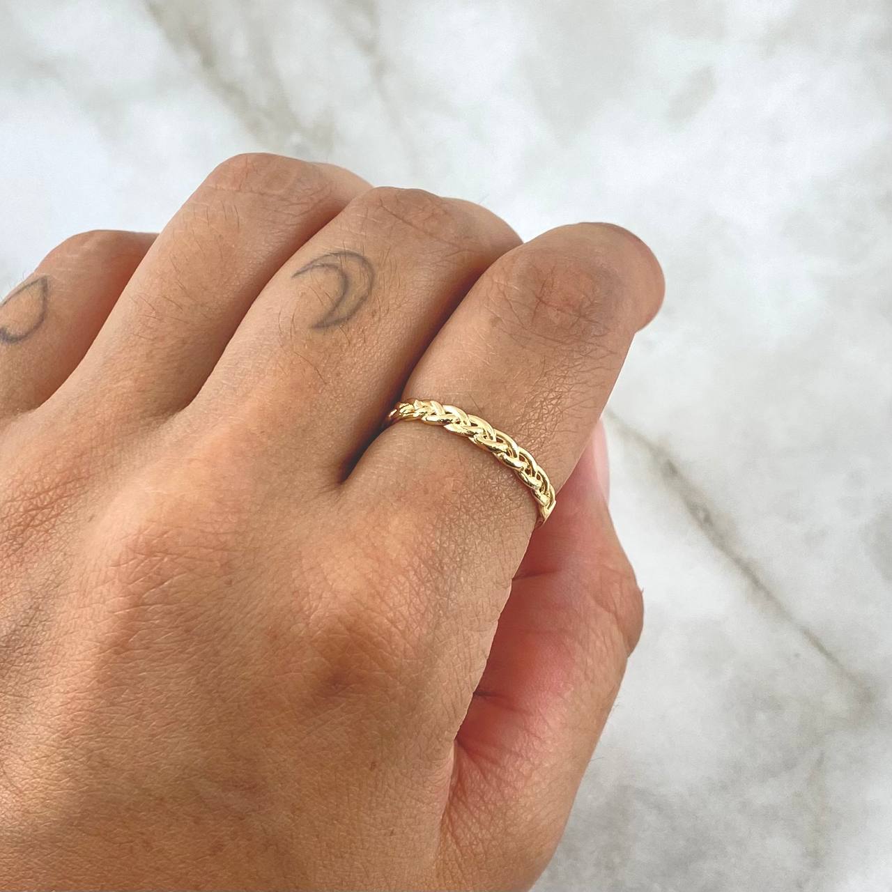 Anillo Trenzado 1.35gr / T5 3/4 / Liso Oro Amarillo 18K ©