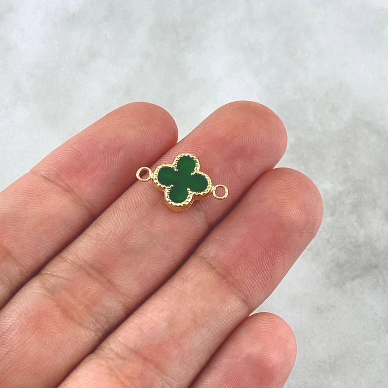 Charm Clover VCyA 0.55gr / 1.5cm / Dotted Edge Green Resin Yellow Gold 18K ©
