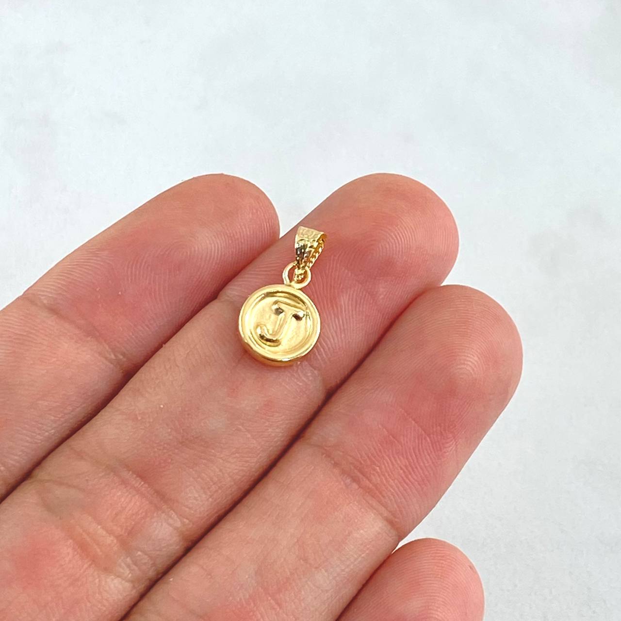 Pendant Letter J Round 0.4gr / 1.5cm / Edged-Die-Cut-Smooth Edge 18K Yellow Gold Charger