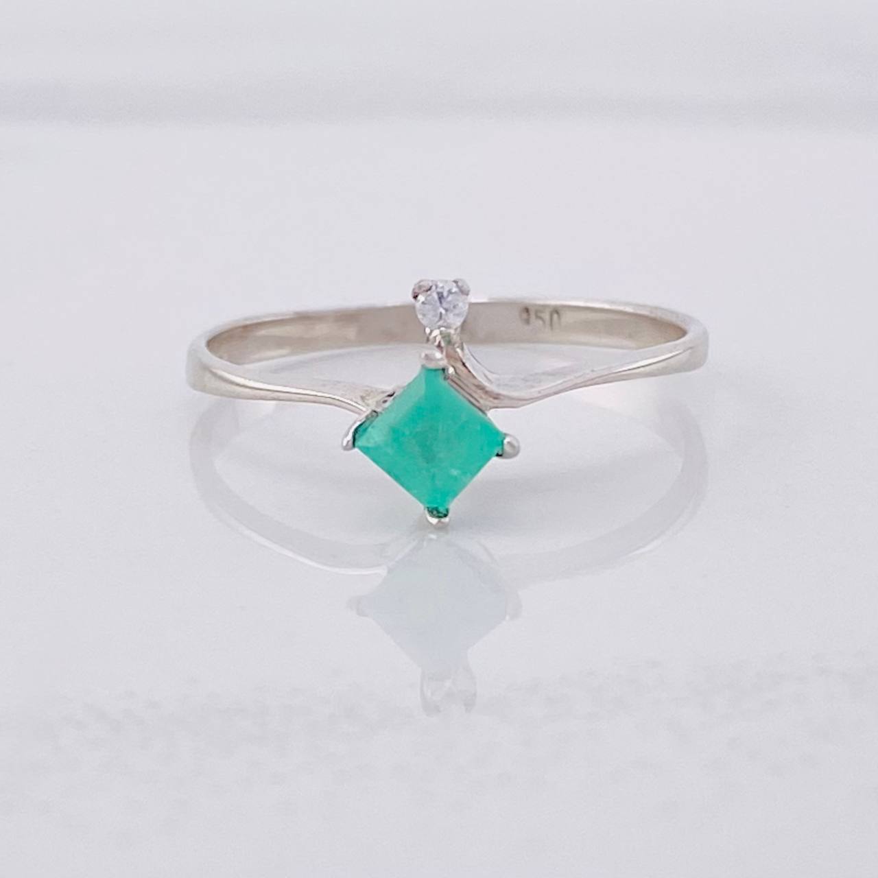 Anillo Rombo Esmeralda 15 Pts 1 g / T6 1/2 Plata 950