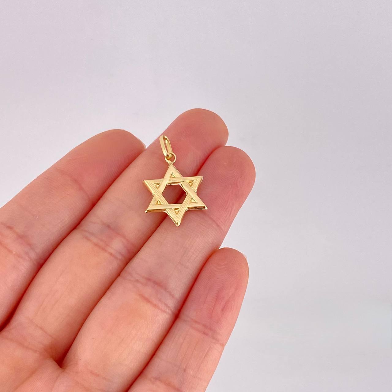 Star of David Pendant 0.9g / 1 in 18K Yellow Gold