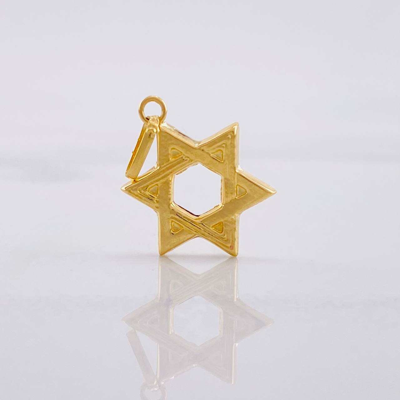 Star of David Pendant 0.7g / 3/4 in 18K Yellow Gold