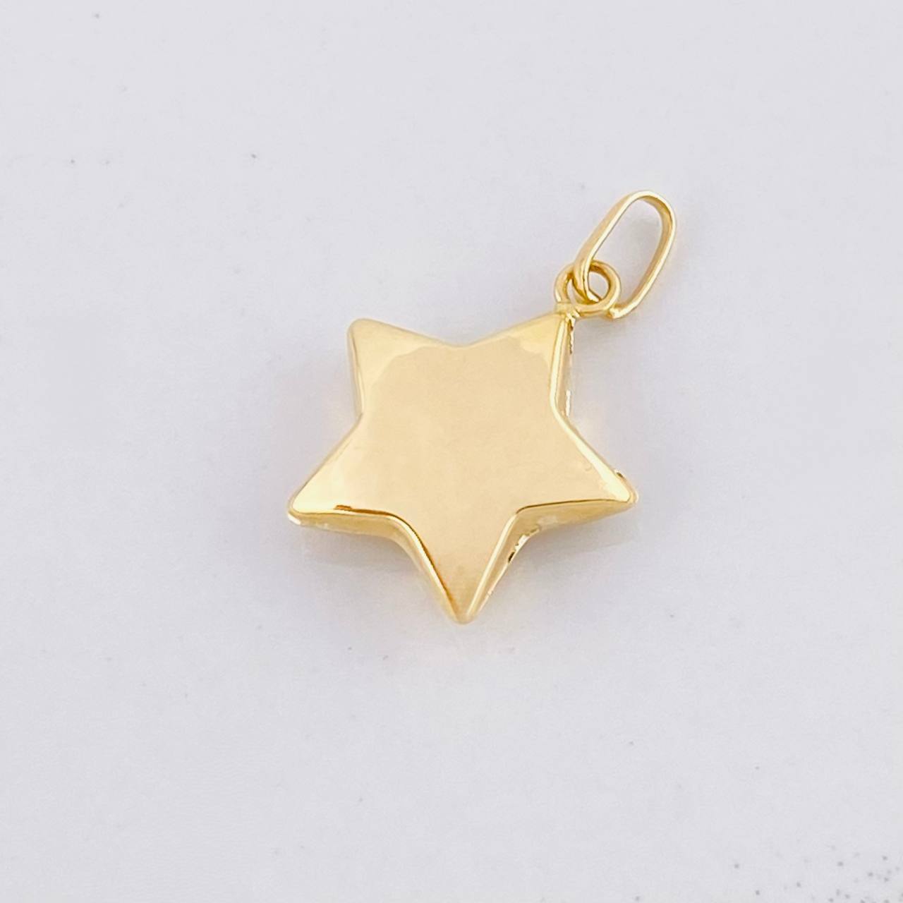 Dije Estrella Lisa 0.8g / 3/4 in Oro Amarillo 18K