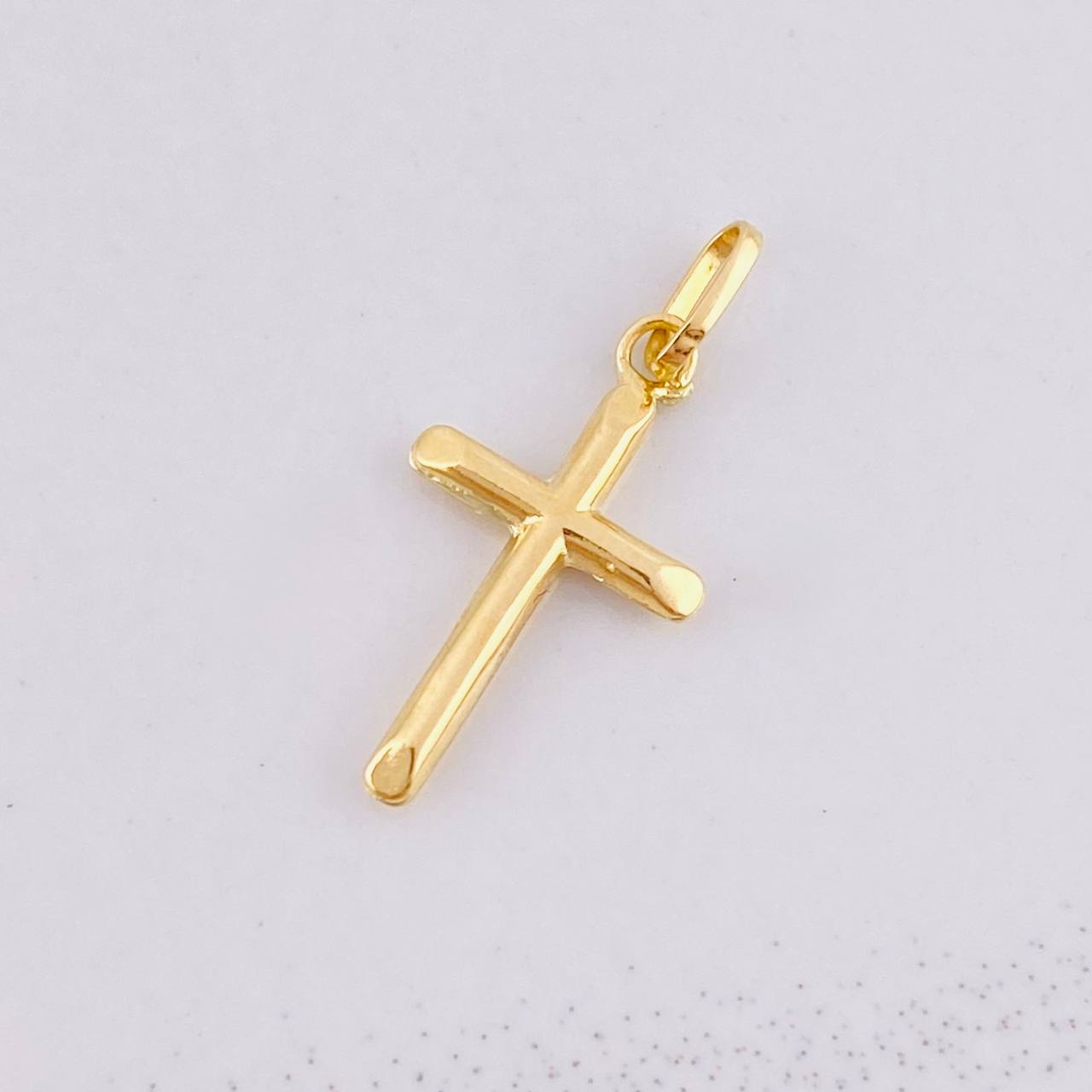 Pendant Flat-Tipped Cross 0.3g / 3/4 in 18K Yellow Gold