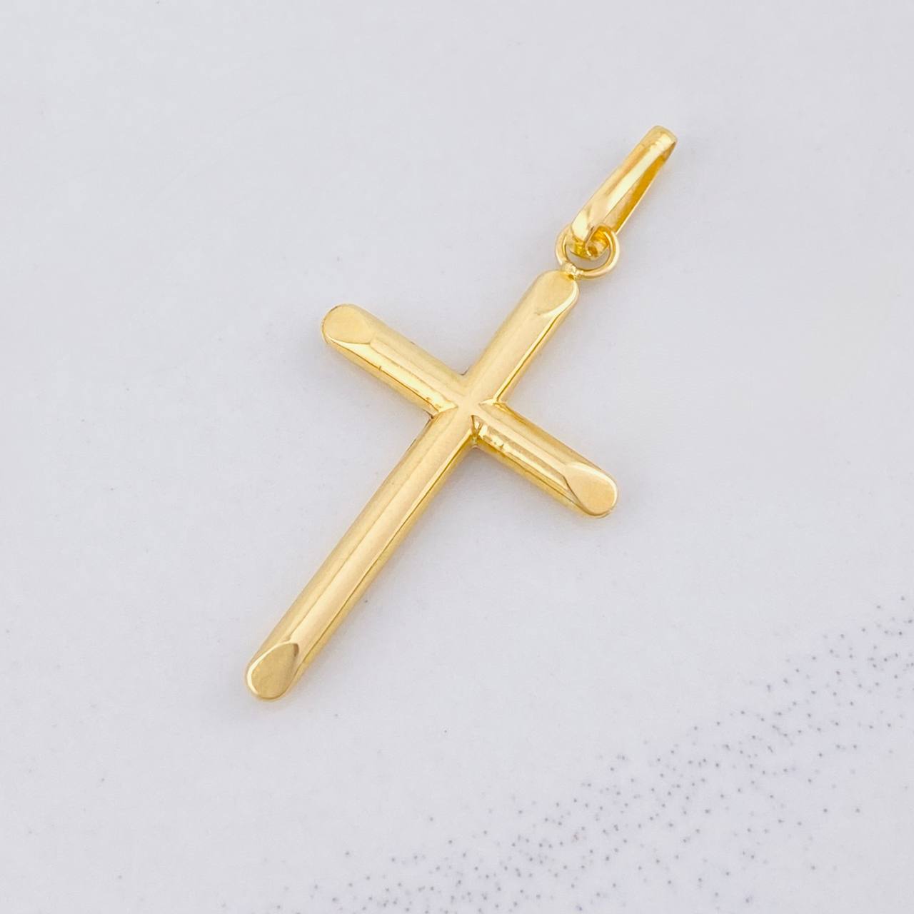 Dije Cruz Puntas Planas 0.7g / 1 1/4 in Oro Amarillo 18K