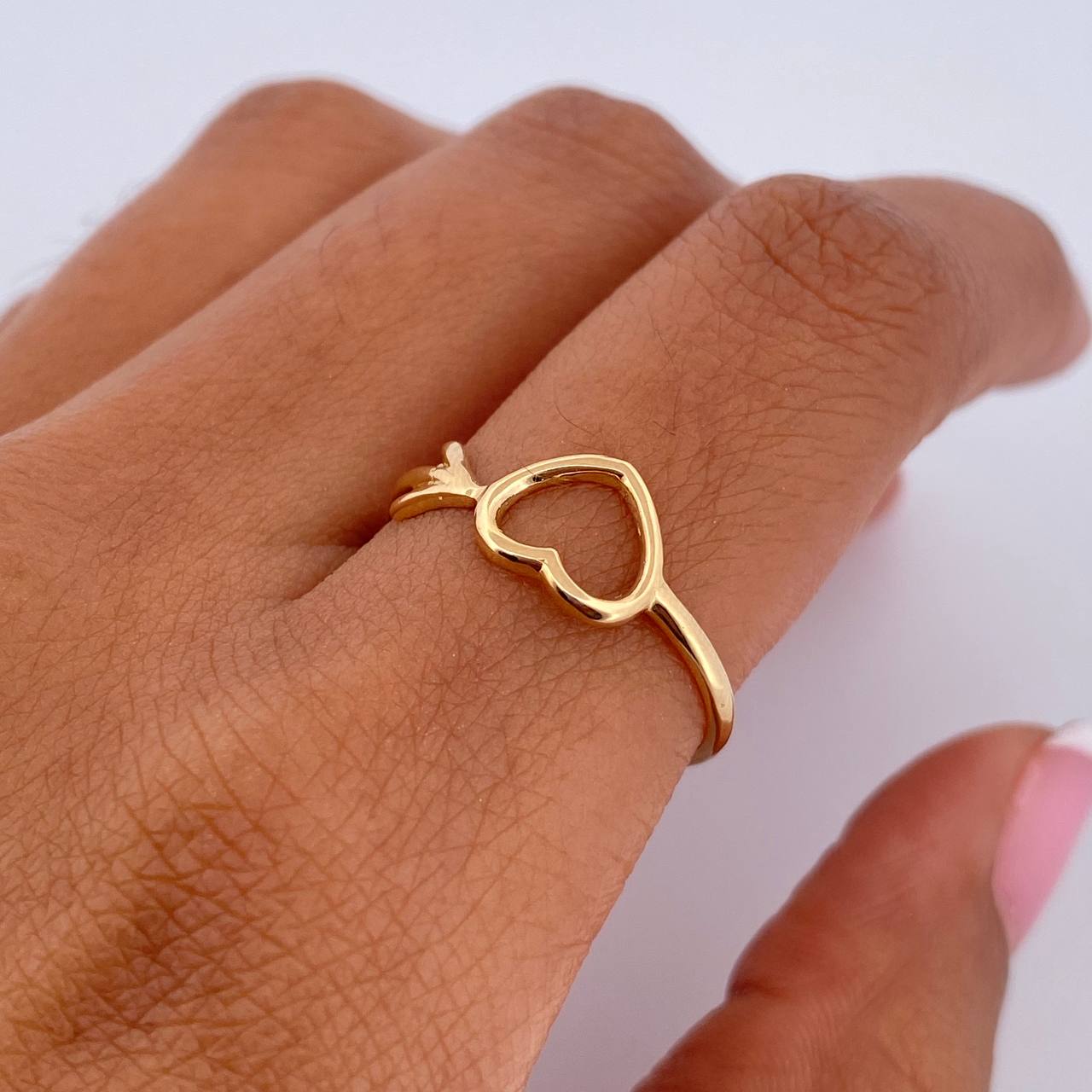 Heart Silhouette Ring 1.25gr / Size 6 1/4 / Smooth 18K Yellow Gold &