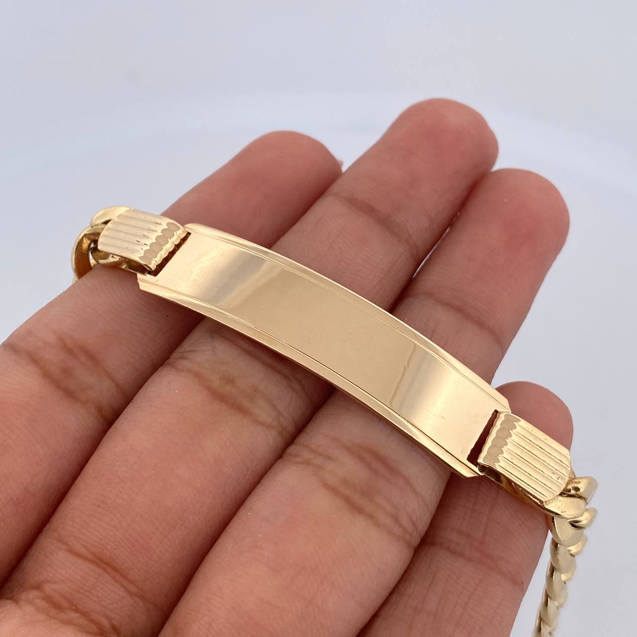 Pulso Cubano 14.35gr / 20.7cm / 6.8mm Placa Rectangular Curva Oro Amarillo +0 18K &