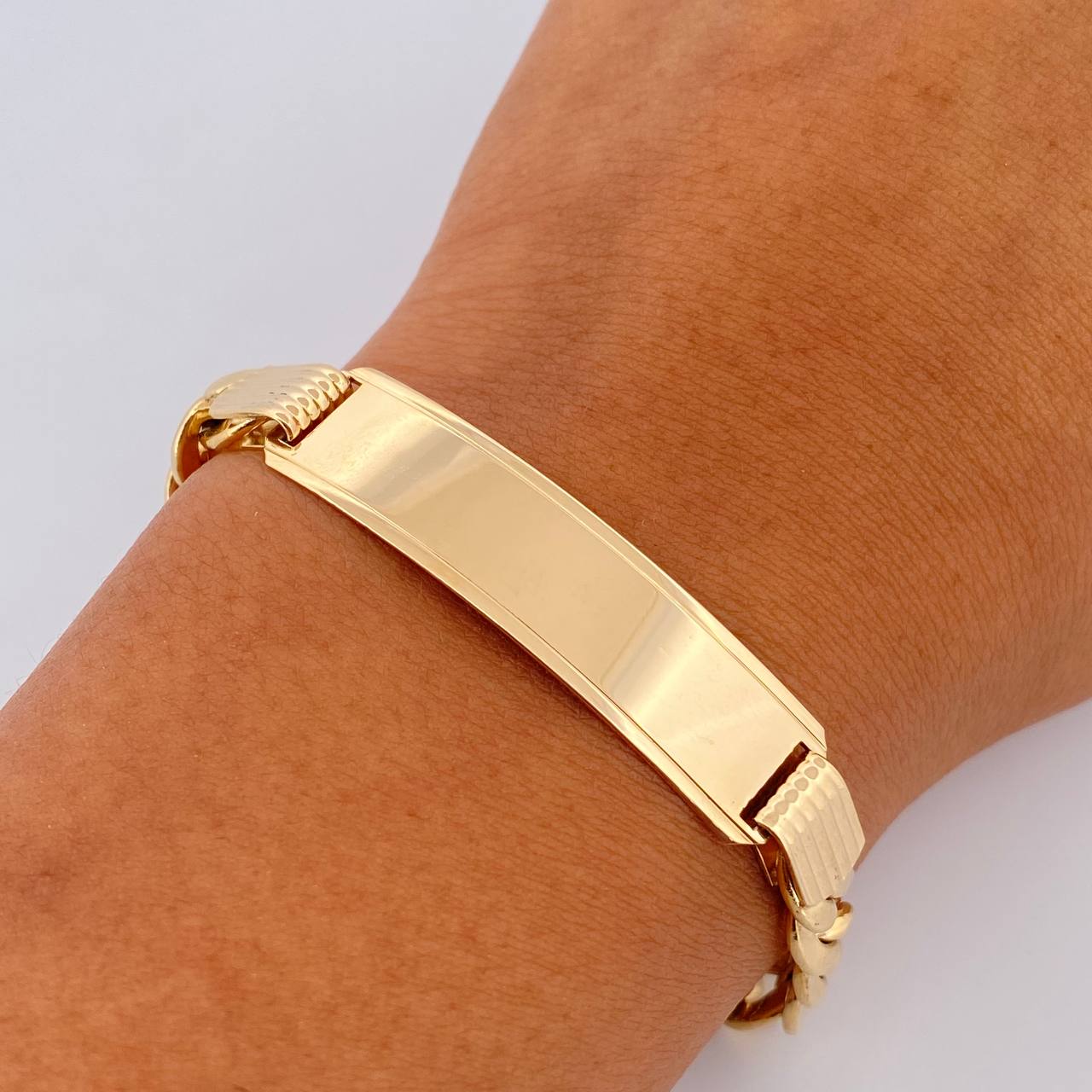 Pulso Cubano 14.35gr / 20.7cm / 6.8mm Placa Rectangular Curva Oro Amarillo +0 18K &