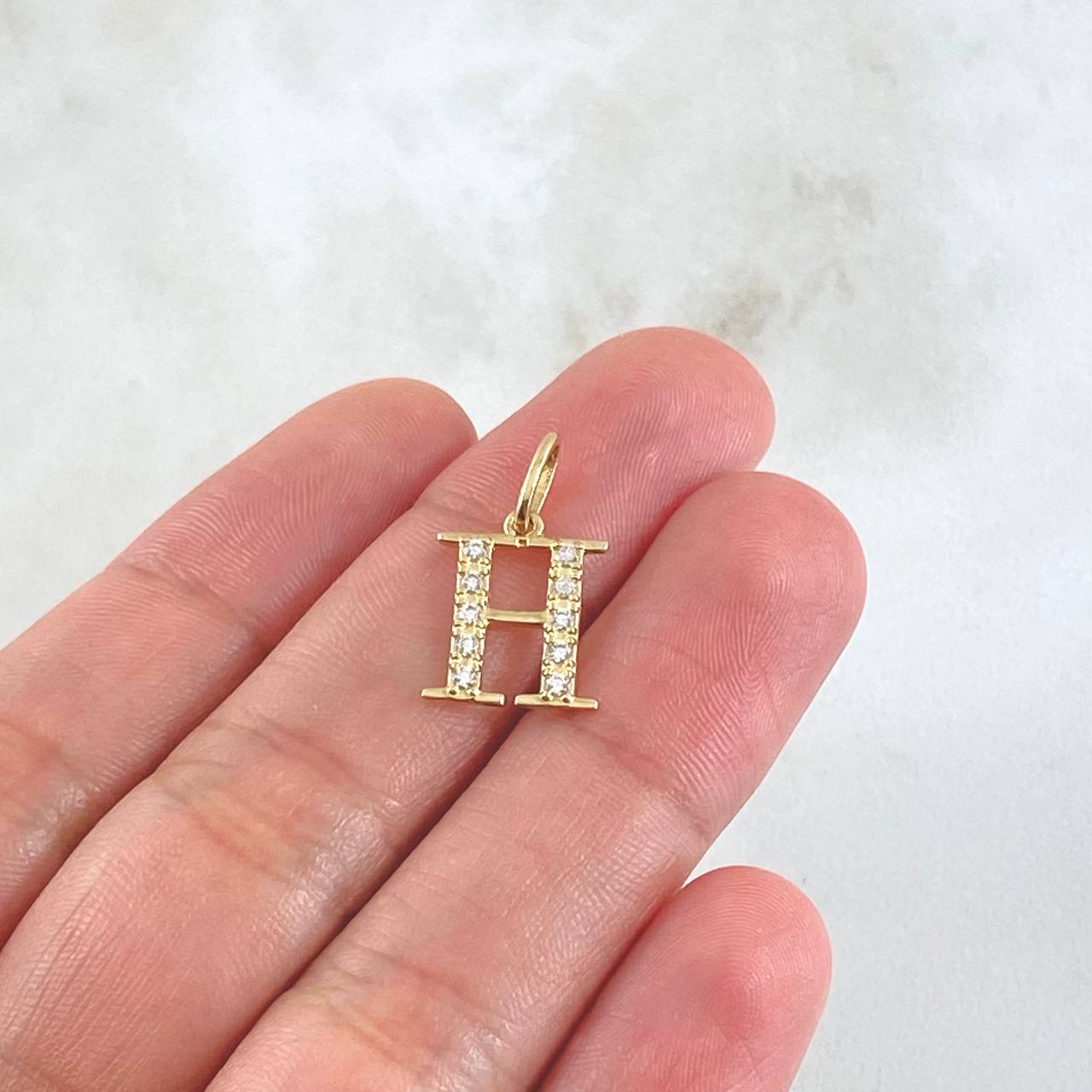 Dije Letra H Silueta 0.9gr / 2cm / Oro 18K
