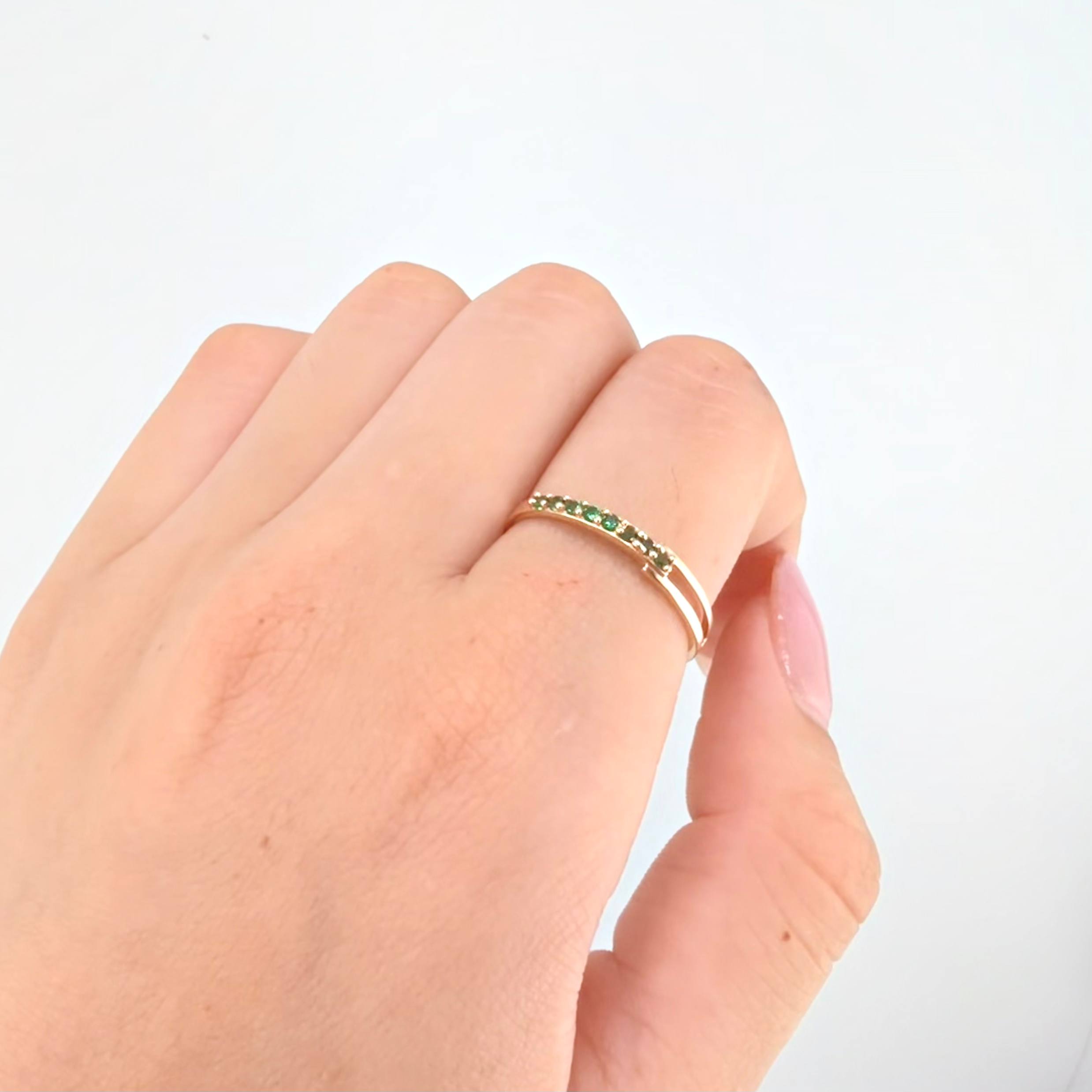 Hollow Channel Ring 1.1gr / T7 1/2 / 18K Yellow Gold