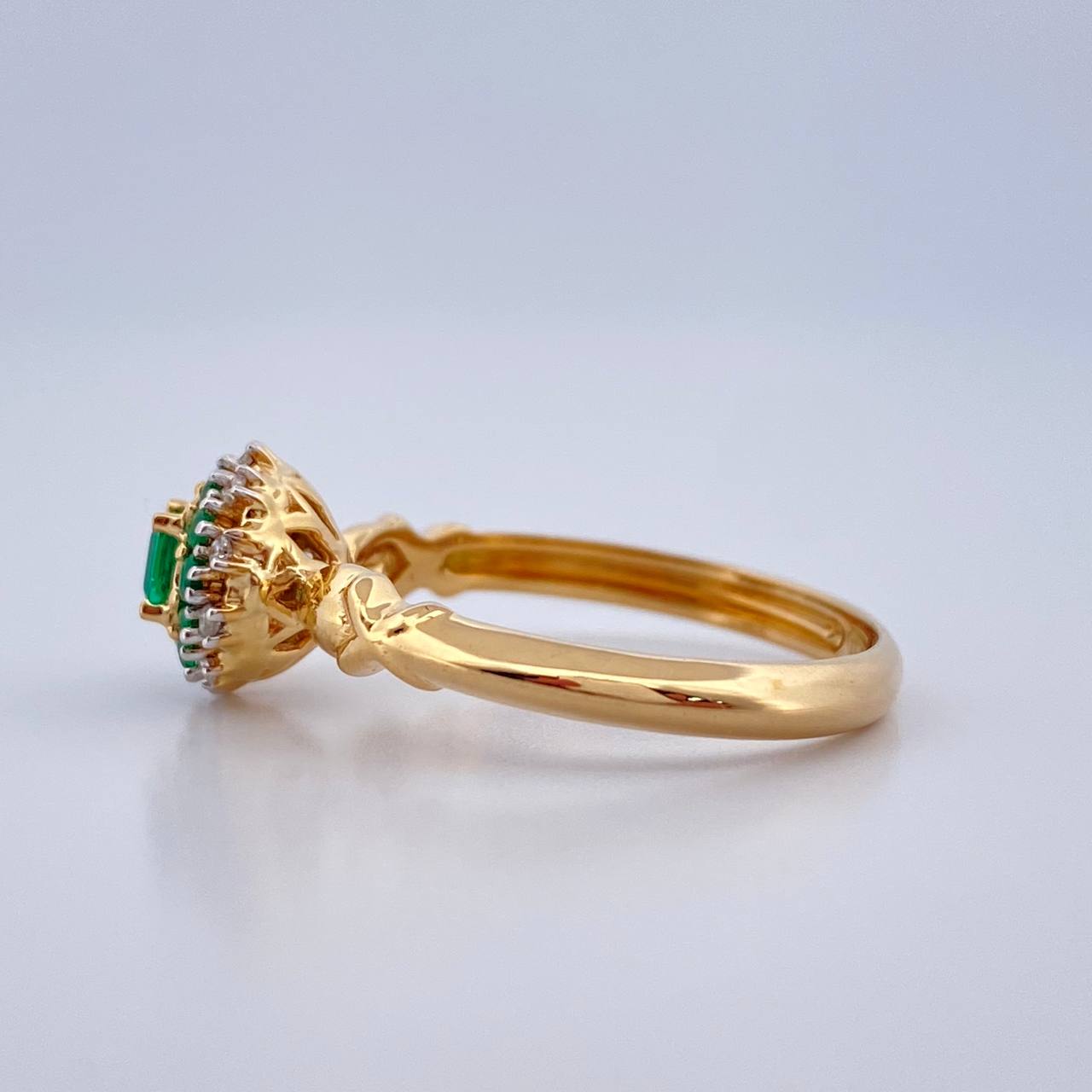 Lotus Flower Emerald Ring 3.2gr / Size 7 / Two Tone Yellow White 18K Gold &