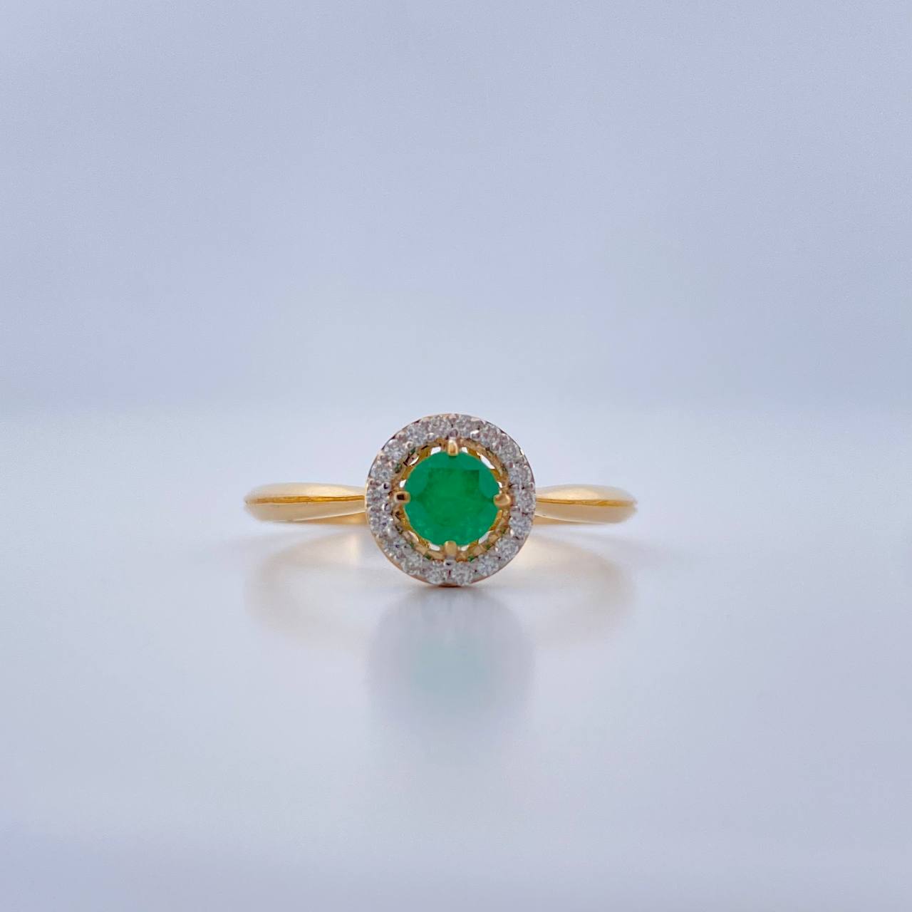 Halo Emerald Circle Ring 2.5gr / Size 6 3/4 18K Gold +0$