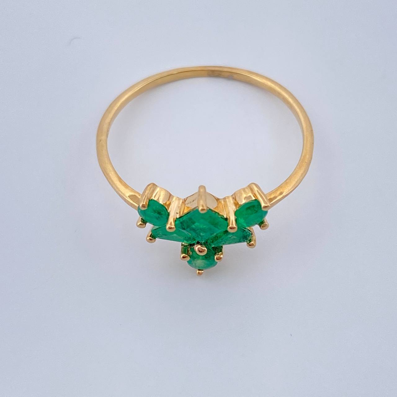 Emerald Figures Ring 1.25gr / Size 5 1/2 / 18K Yellow Gold &
