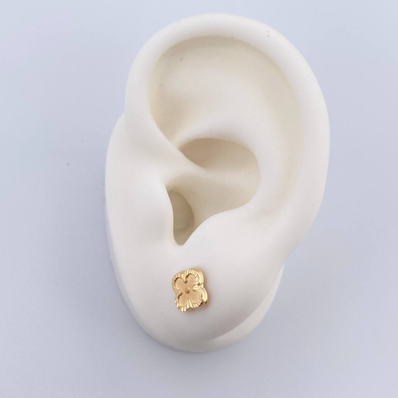 Stud Earrings Clover 1.15gr / 18K Gold $