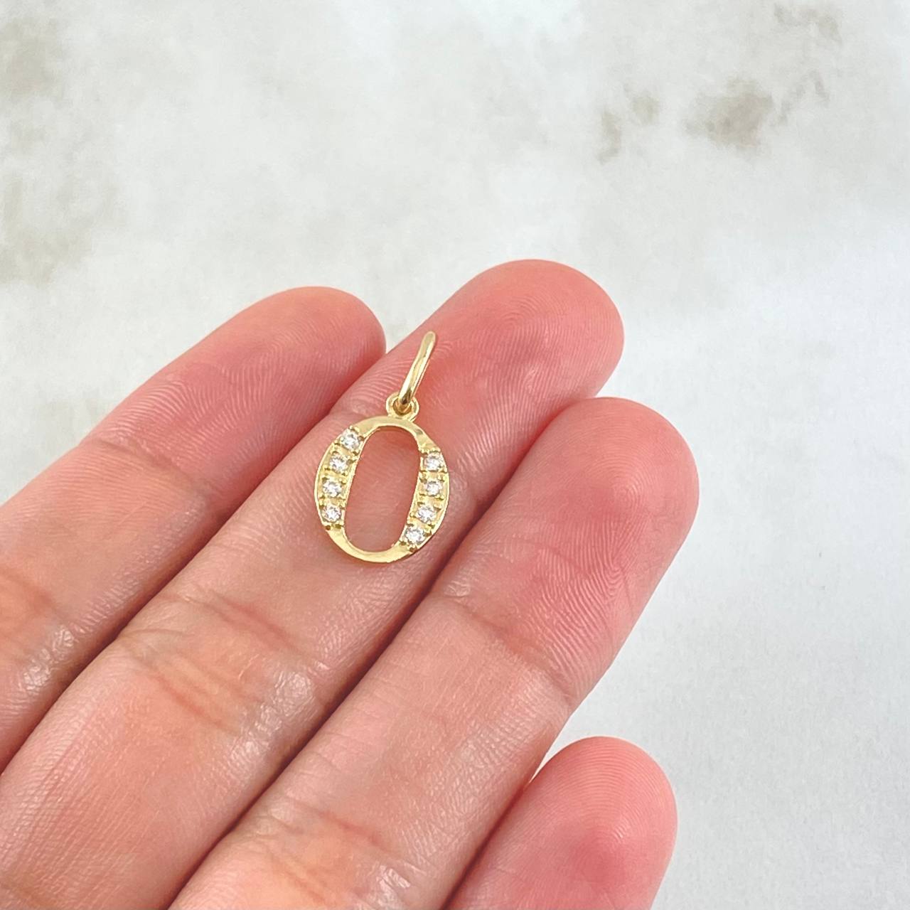 Dije Letra O Silueta 0.85gr / 2cm / Oro 18K