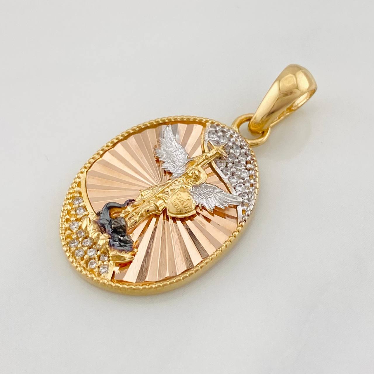 Dije San Miguel Arcángel 4.3g / 1 1/4 in Cuatro Oros 18K