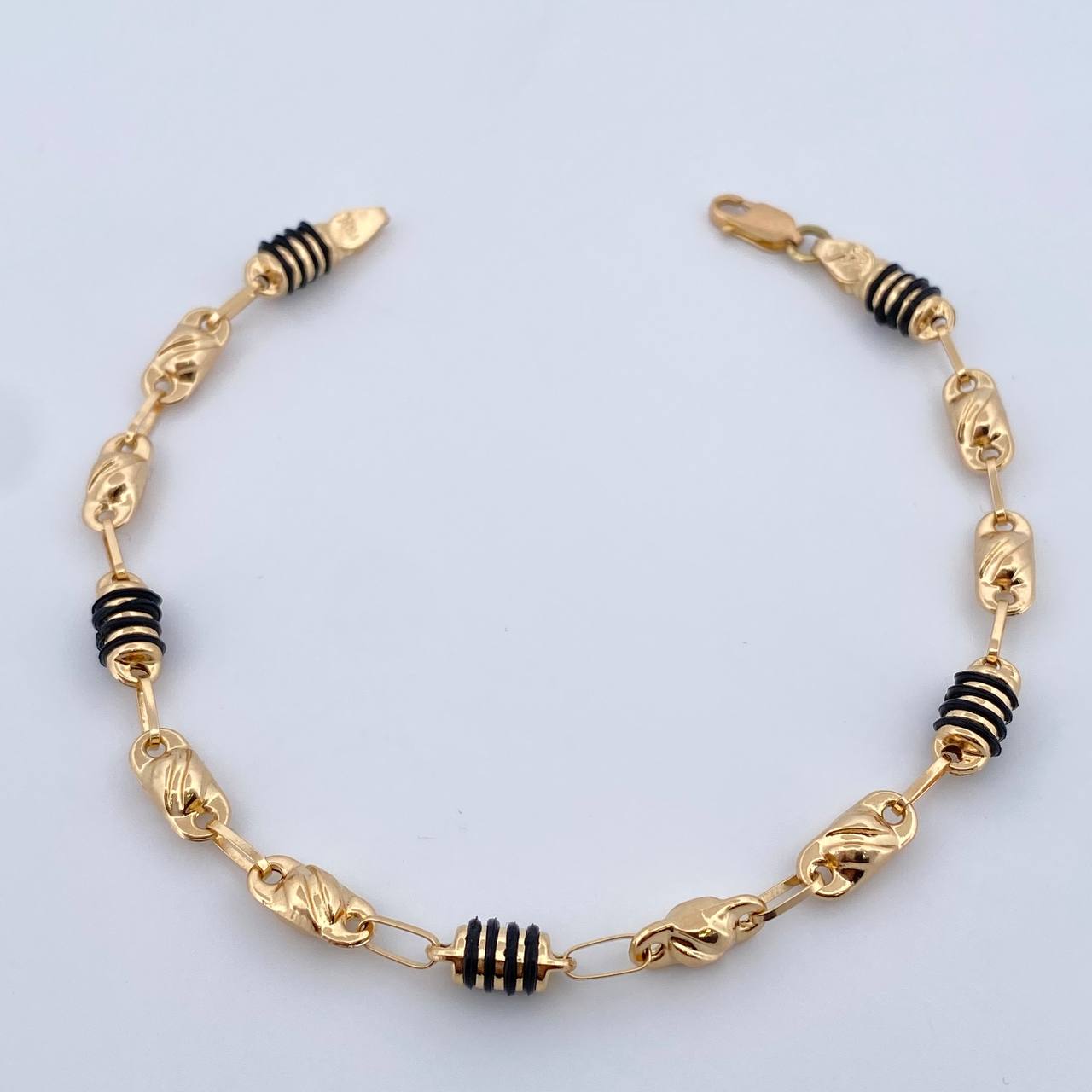 Pulso Rustico Barril 4.65gr / 20.7cm / 4.5mm Cauchos Negros Oro Amarillo 18K &