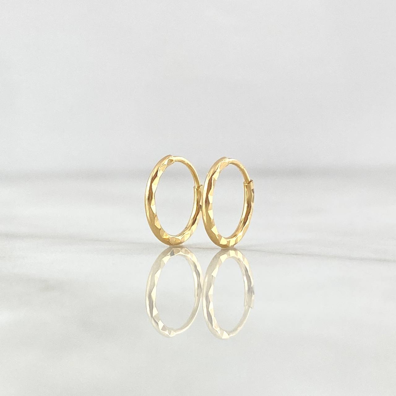 Hoop Earrings Striped Hoop 0.45gr / 1cm / 18K Gold *