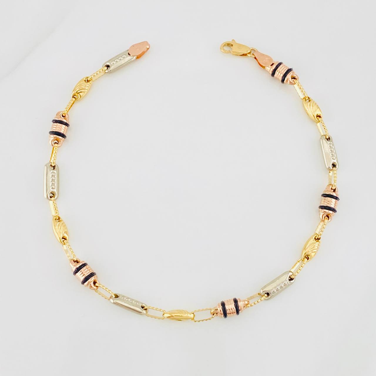 Rustic Barrel Bracelet 4.7g / 8 1/2 in / 3.9mm Three Golds 18K
