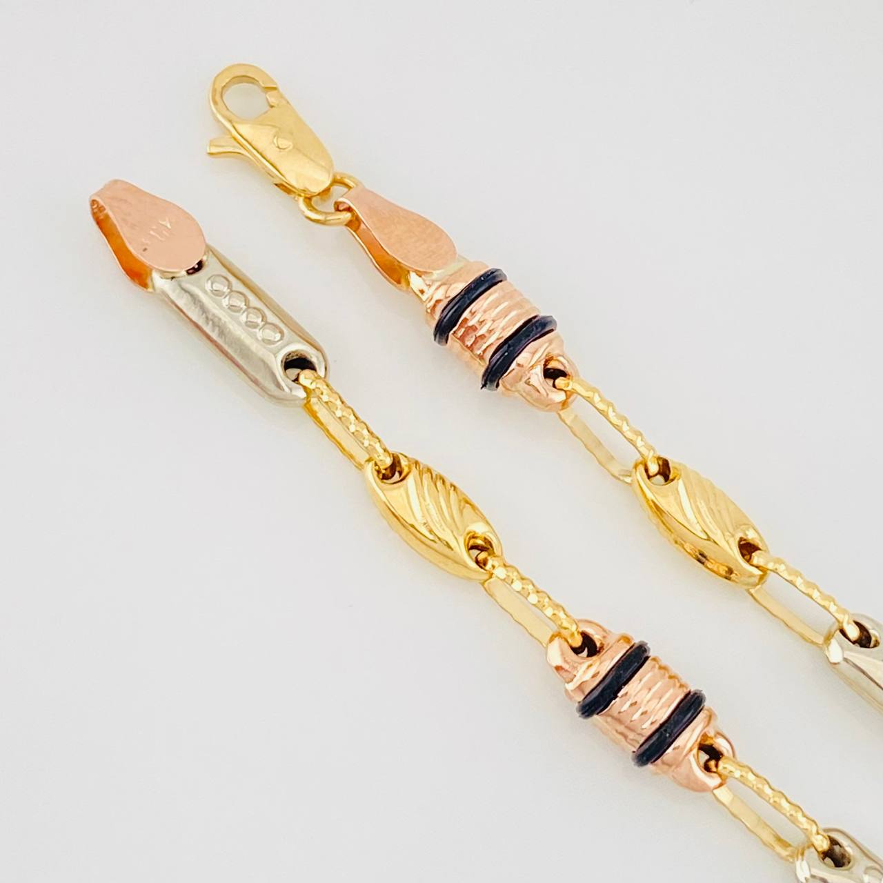 Rustic Barrel Bracelet 4.7g / 8 1/2 in / 3.9mm Three Golds 18K