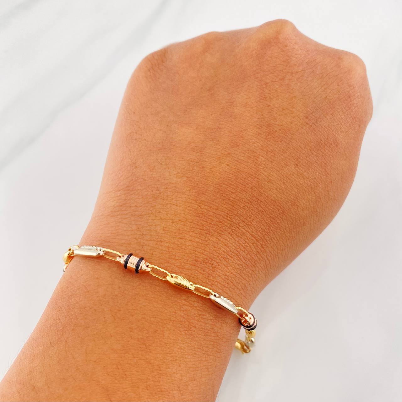 Rustic Barrel Bracelet 4.7g / 8 1/2 in / 3.9mm Three Golds 18K