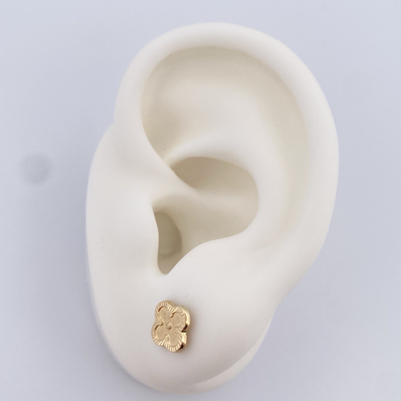 Stud Earrings Clover 1.1gr / 18K Gold &