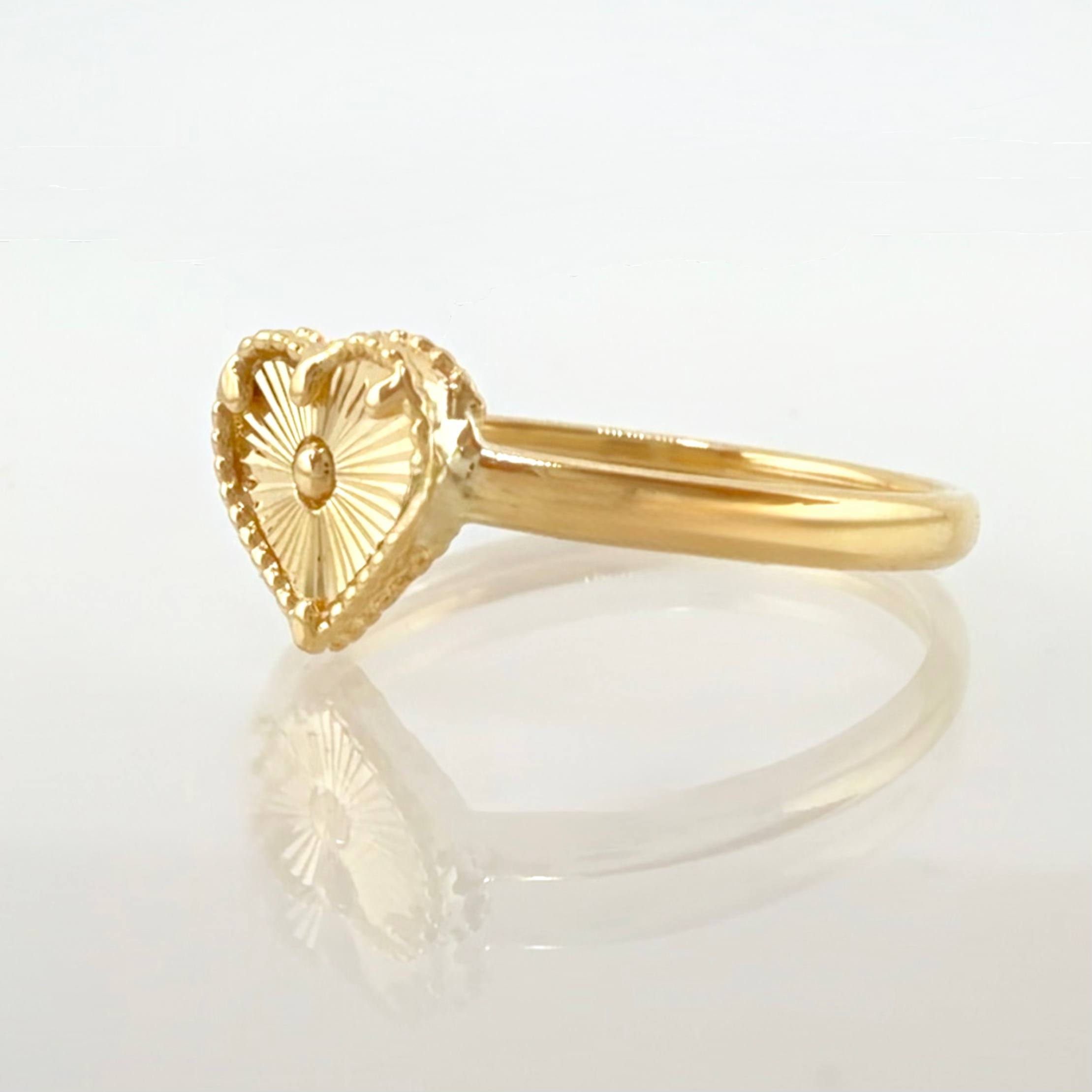 Diamond Cut Heart Ring 1.05gr / T7 1/4 / 18K Yellow Gold