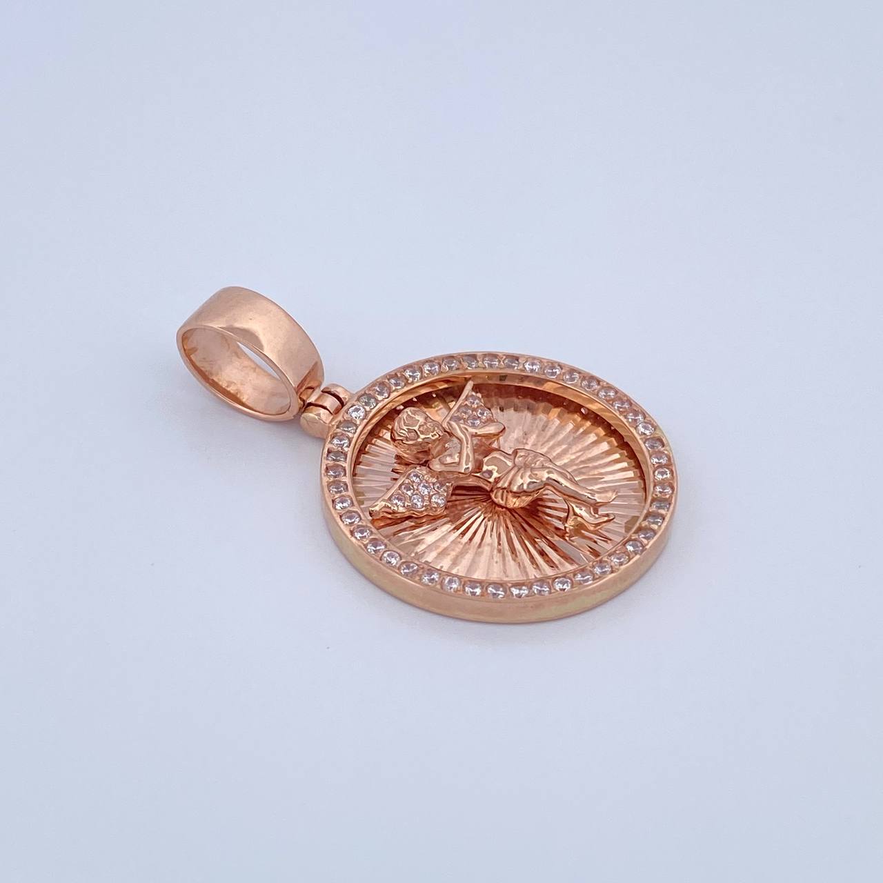 Dije Medalla Angel 9.45gr / 3.7cm / Circones Blancos Oro Rosa 18K &