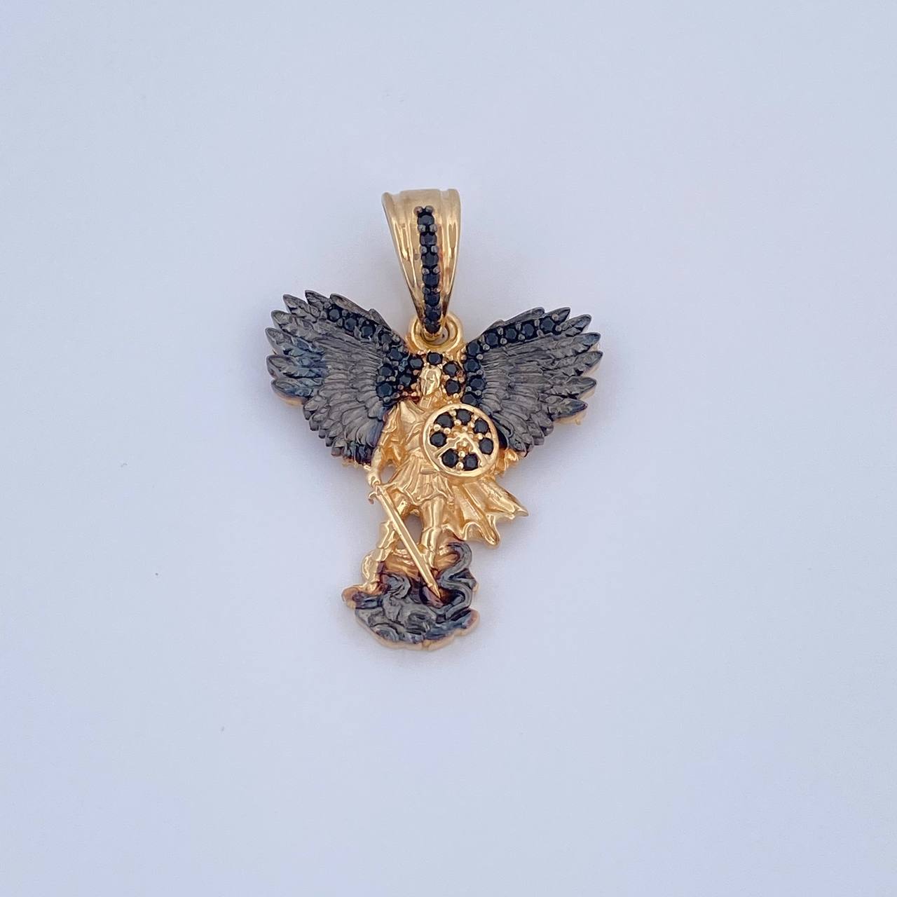 Dije San Miguel Arcangel 4.6gr / 2.9cm / Circones Negros Dos Oros Negro Amarillo 18K &