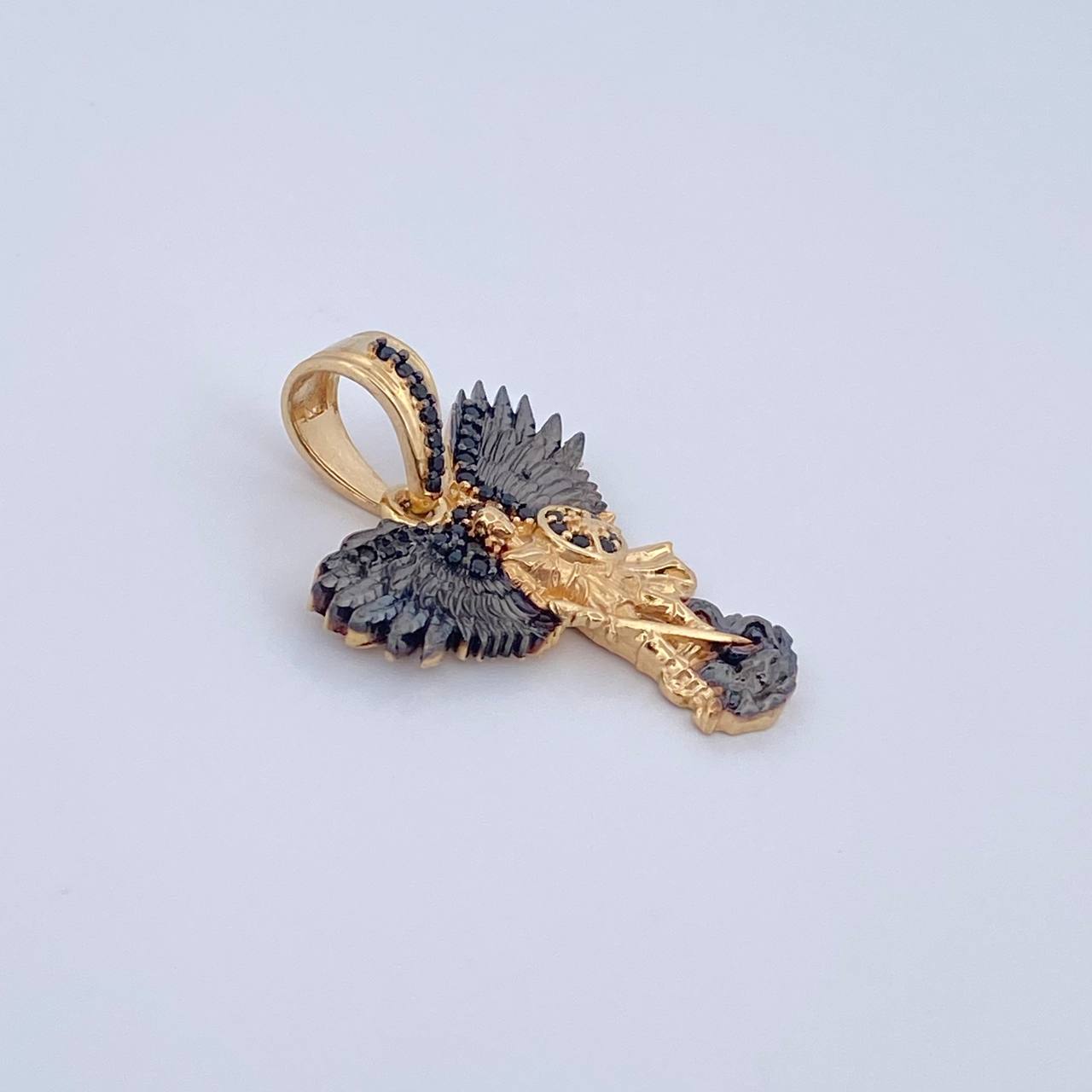 Dije San Miguel Arcangel 4.6gr / 2.9cm / Circones Negros Dos Oros Negro Amarillo 18K &