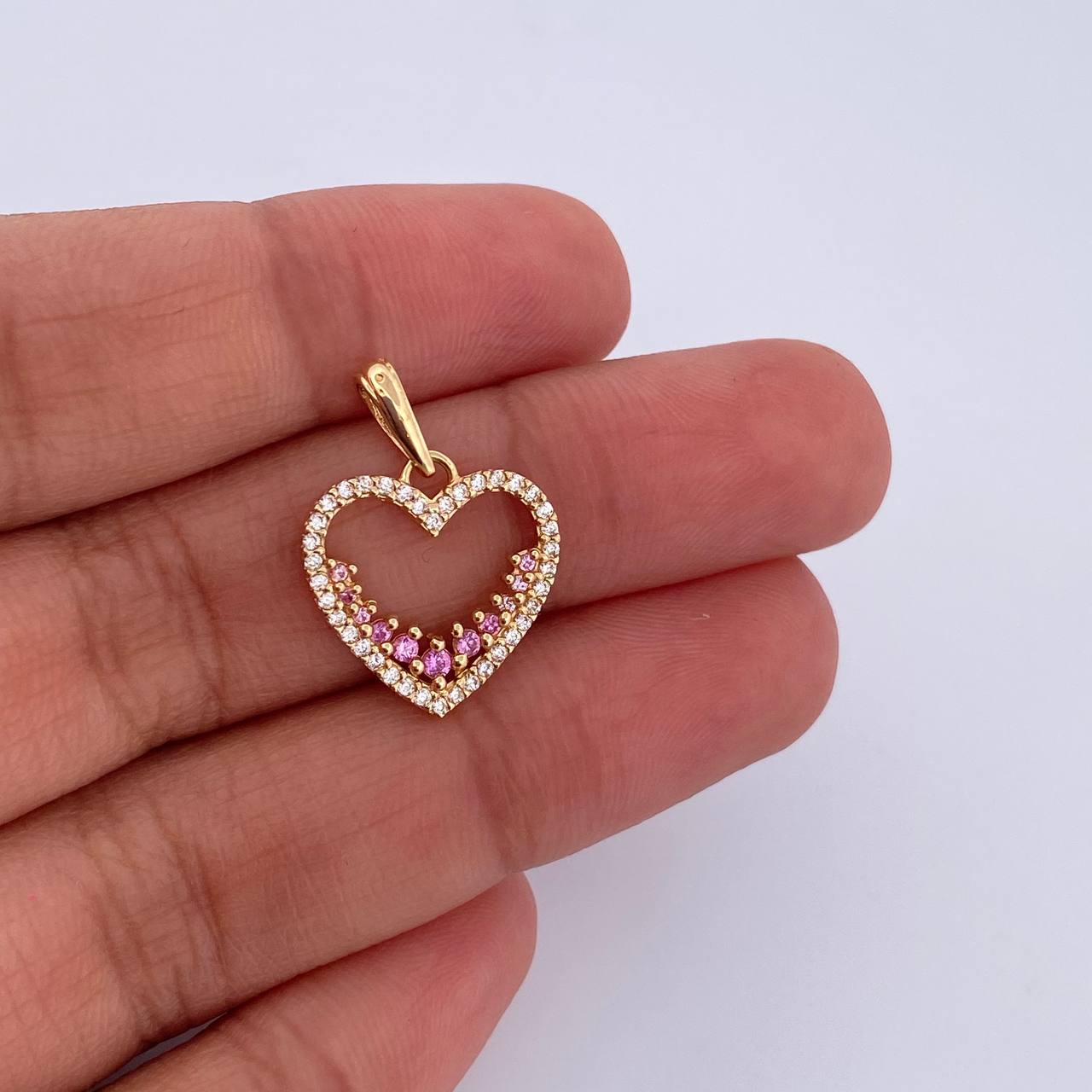 Dije Silueta Corazon 1.4gr / 2cm / Circones Lilas Blancos Oro Amarillo 18K &