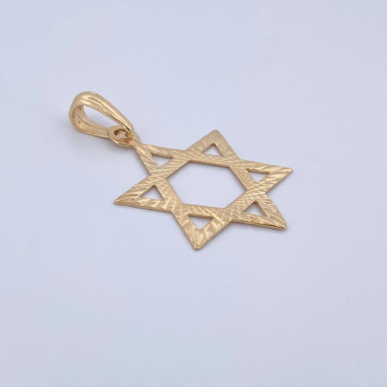 Dije Estrella De David 2.1gr / 3.9cm / Diamantada Oro Amarillo 18K &