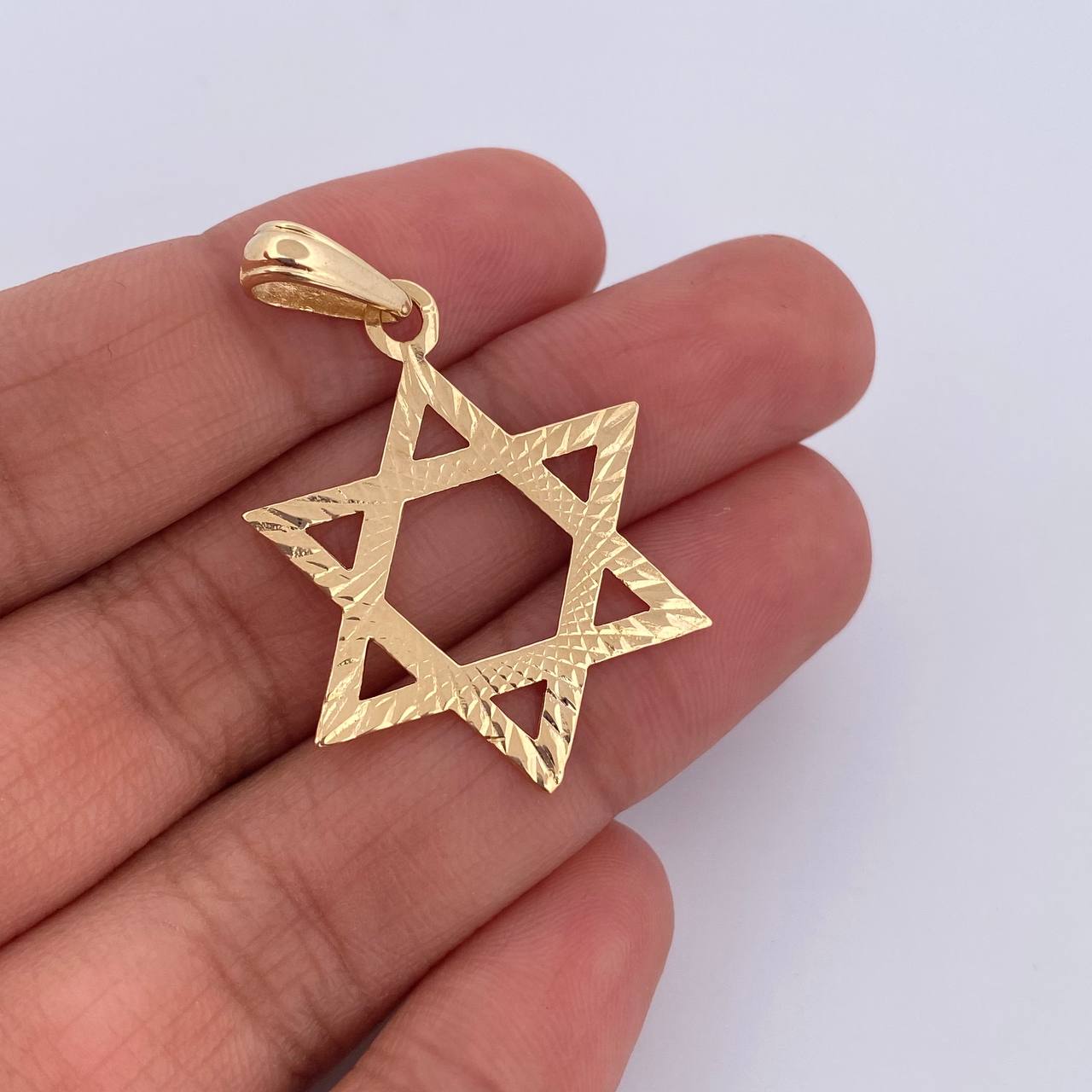 Dije Estrella De David 2.1gr / 3.9cm / Diamantada Oro Amarillo 18K &