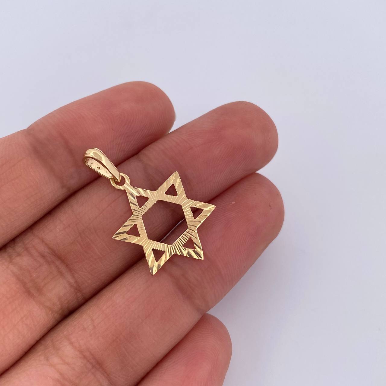 Dije Estrella De David 0.75gr / 2.6cm / Diamantada Oro Amarillo 18K &